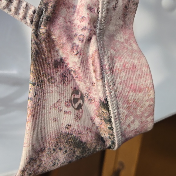 LULULEMON ENERGY BRA SUGAR CRUSH SIZE 8.    #7017 - Picture 8 of 10